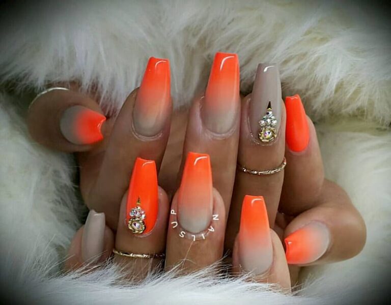 Mẫu nail Ombre màu cam đính đá