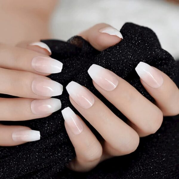Mẫu nail Ombre màu trắng