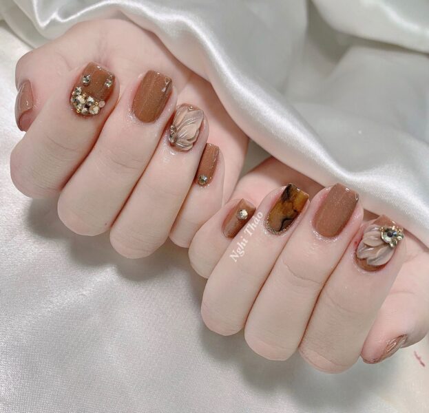 Mẫu nail sơn gel màu nâu siêu đẹp