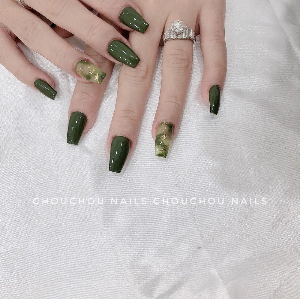 Bật mí những mẫu nail màu xanh rêu đính đá đẹp nhất hiện nay dành cho Diễm  Nails