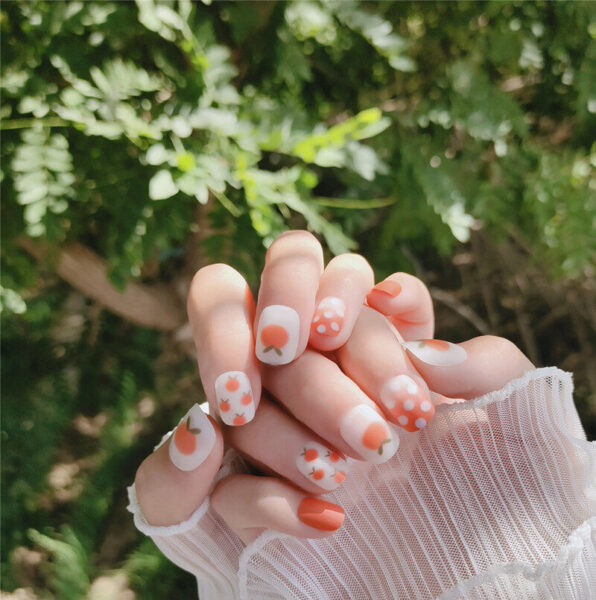 Mẫu nail màu đào dành cho những cô nàng yêu thích sự nhẹ nhàng