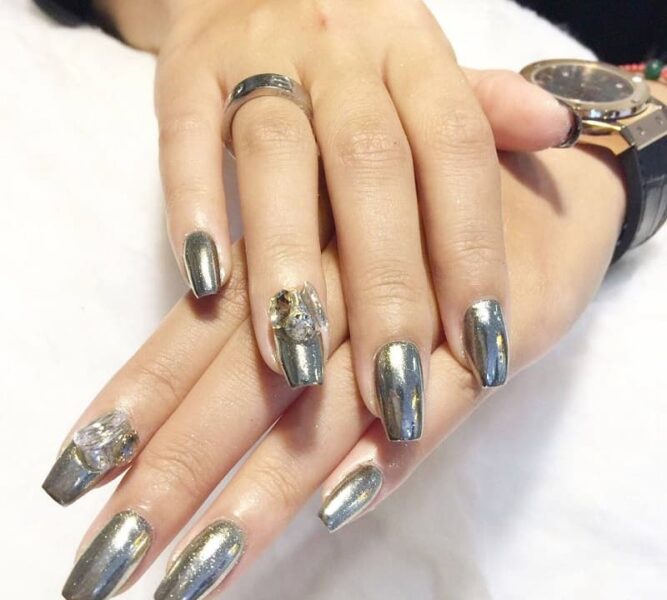 Mẫu nail tráng gương ánh kim sang trọng