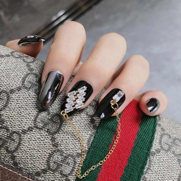 Mẫu nail tráng gương phối đá sang chảnh