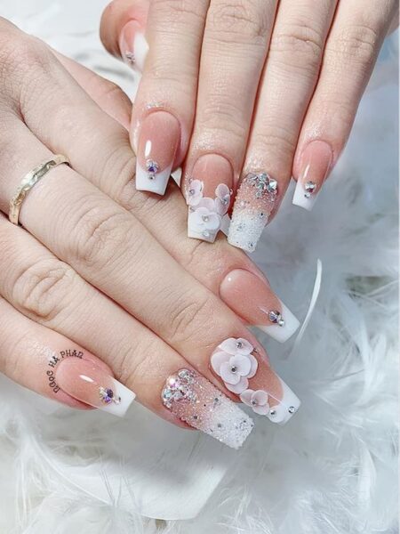 Mẫu nail trắng sữa pha hồng