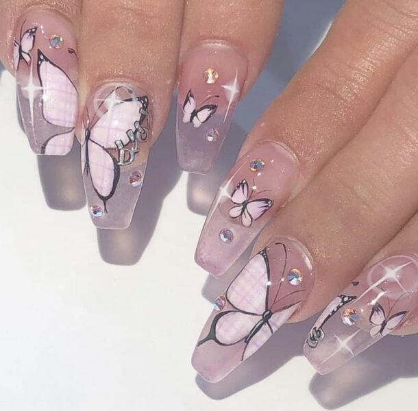 Mẫu nail trong suốt hình bướm kiêu kì