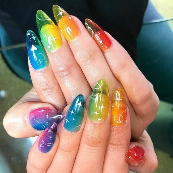 Mẫu nail trong suốt ombre cho cô nàng sang chảnh