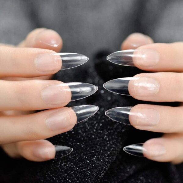 Mẫu nail trong suốt vô cùng đơn giản