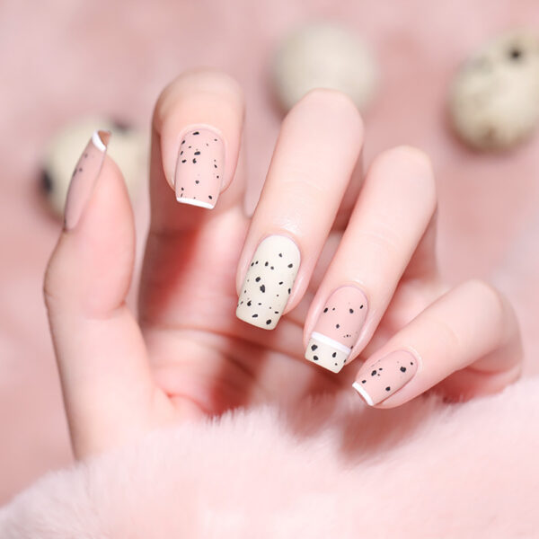 Mẫu nail trứng cút móng vuông cho cô nàng điệu đà