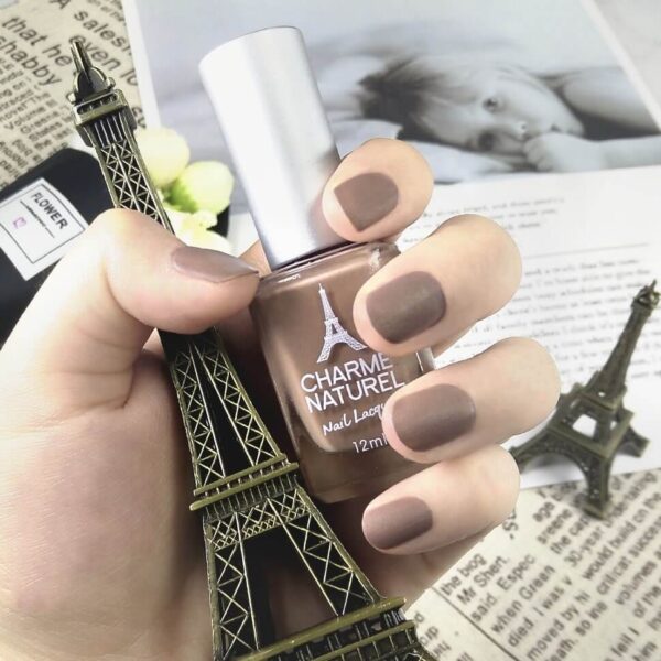 Màu sơn móng tay nâu nhám