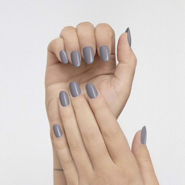 Màu sơn móng tay xám xanh
