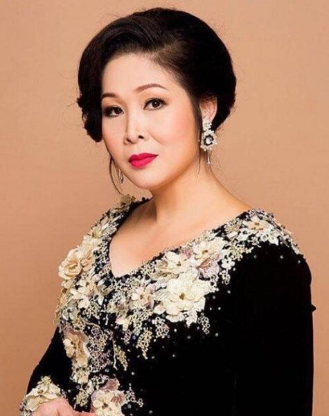 mẫu tóc cho phụ nữ tuổi 50