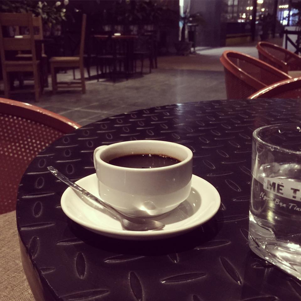 Hình ảnh cà phê một mình trong không gian riêng ở Serano Shop
