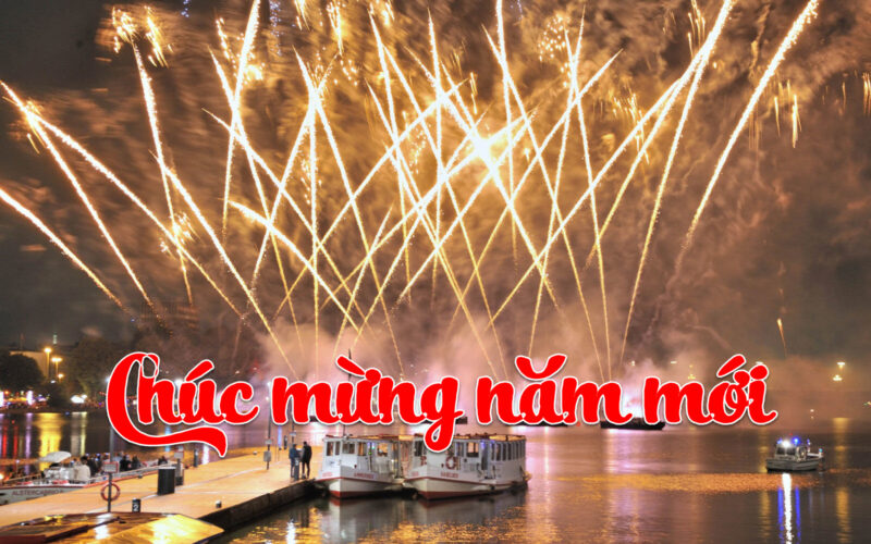 Ảnh chúc mừng năm mới pháo hoa bên cảng biển