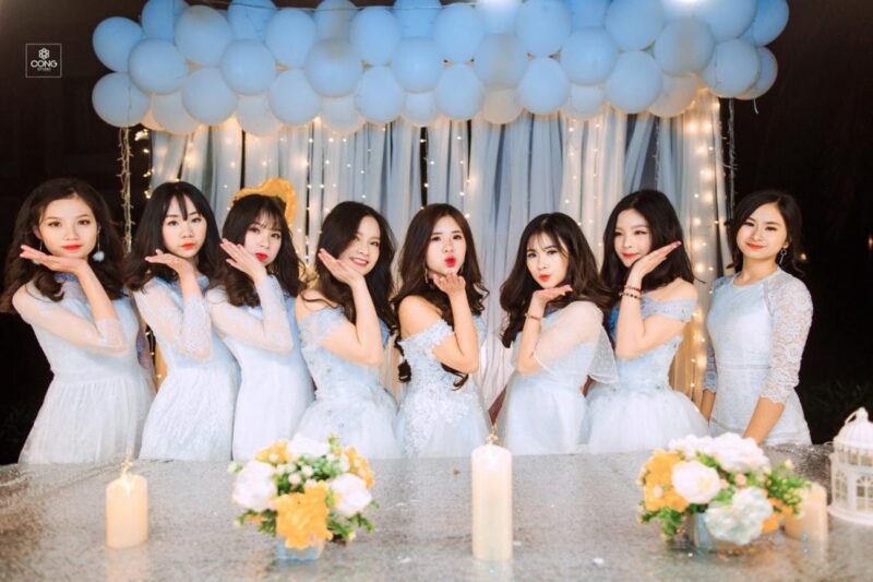 ảnh chụp kỷ yếu gợi ý trang phục cần mặc