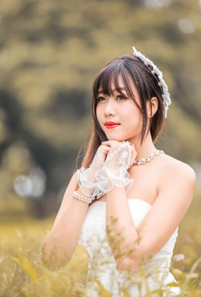 Ảnh cô dâu đơn đội vòng hoa xinh đẹp