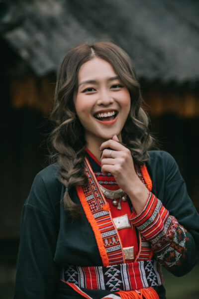 ảnh cười đẹp của cô gái dân tộc