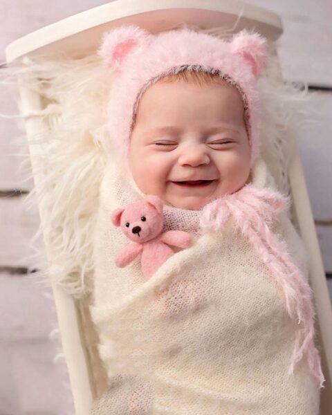 ảnh em bé dễ thương như thiên thần nhỏ