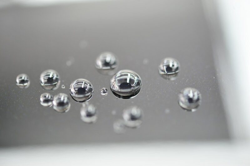 Hình ảnh giọt nước trên kính