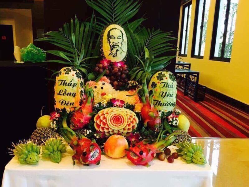 ảnh mâm ngũ quả có hình bác Hồ