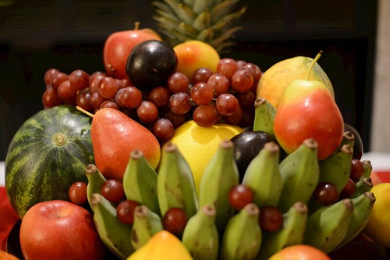 ảnh mâm ngũ quả với nho đỏ