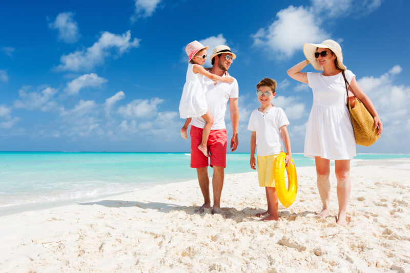 Ảnh mùa hè và gia đình đi tắm biển