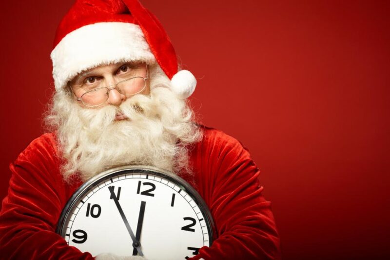 ảnh ông già Noel và chiếc đồng hồ thời gian