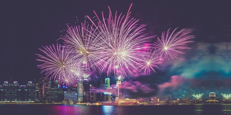 Ảnh pháo hoa tím mờ ảo