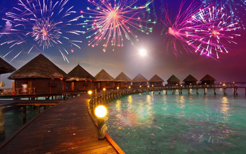 Ảnh pháo hoa trong resort tại biển