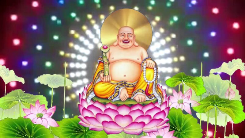 Bild von Maitreya Buddha auf einem Lotus sitzend