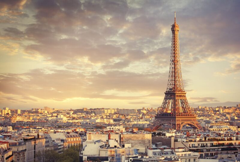 ảnh tháp Eiffel giữ thành phố tấp nập