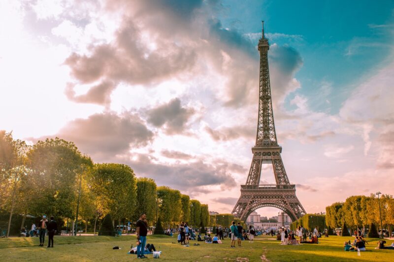 ảnh tháp Eiffel một ngày thường nhật