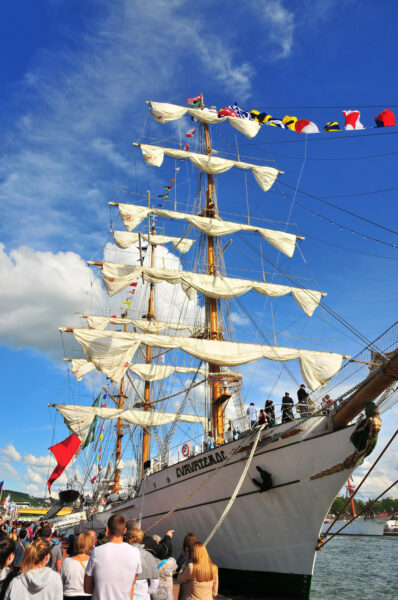 Ảnh thuyền buồm vào bờ