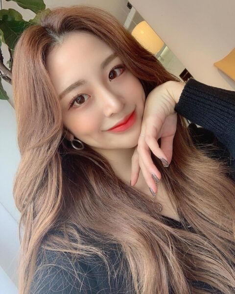 ảnh tóc đẹp girl nhuộm màu nâu đồng