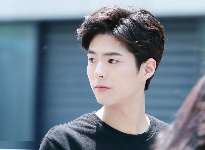 ảnh tóc đẹp nam rẻ ngôi bồng bềnh