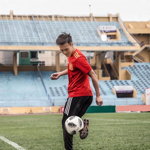ảnh văn toàn chơi bóng