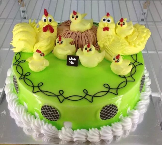 Hühnchen-Geburtstagstorte für Hahnmenschen in Form einer Hühnerherde