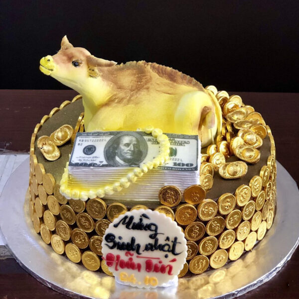 Bánh sinh nhật con trâu cho người tuổi Sửu đẹp màu vàng