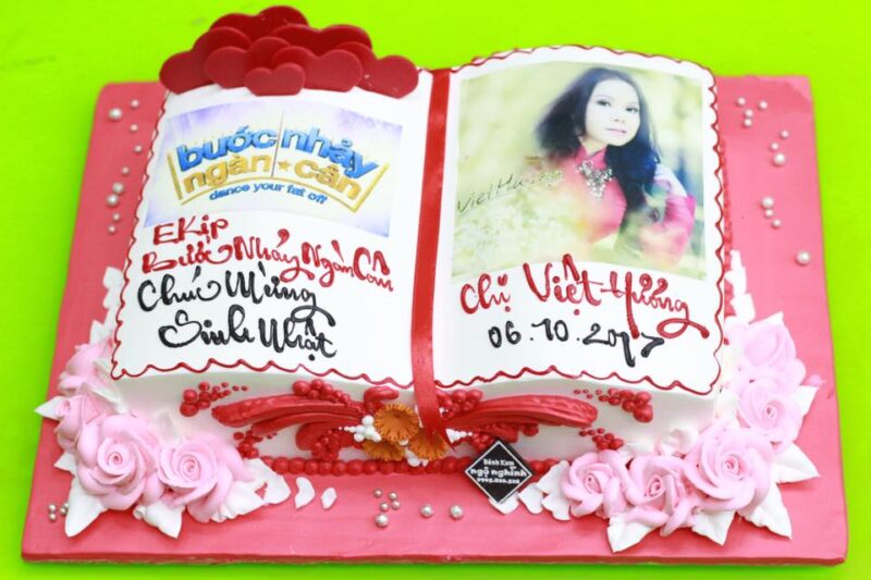 Bánh sinh nhật in hình, in ảnh tạo hình quyển album 3D