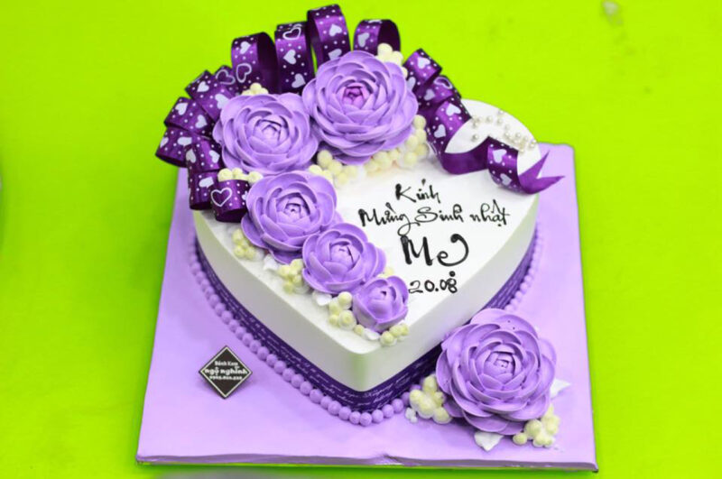 Bánh sinh nhật mẹ màu tím
