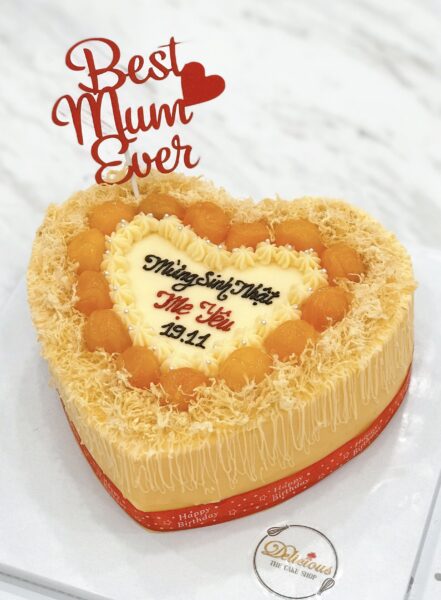 Bánh sinh nhật trái tim đẹp lãng mạng màu vàng