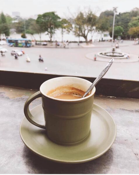 Hình ảnh cafe buồn trong li xanh