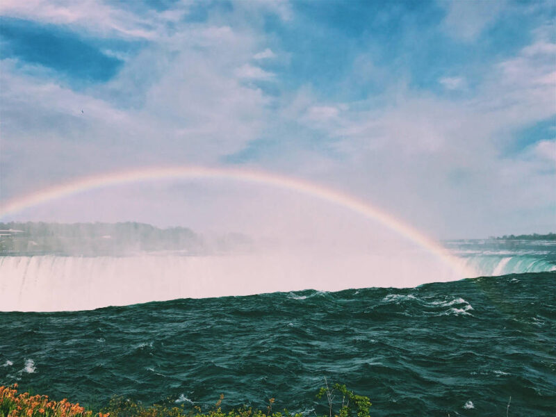 hình ảnh cầu vồng xuất hiện trên trái đất