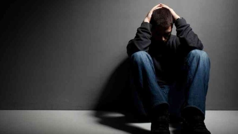 Hình ảnh facebook buồn tâm trạng người con trai