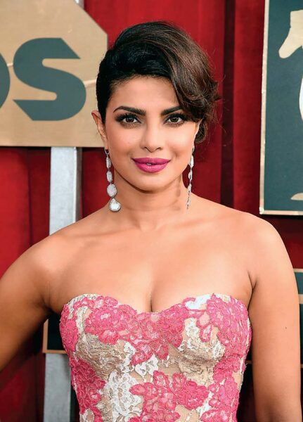 Hình ảnh gái Ấn Độ mặc váy