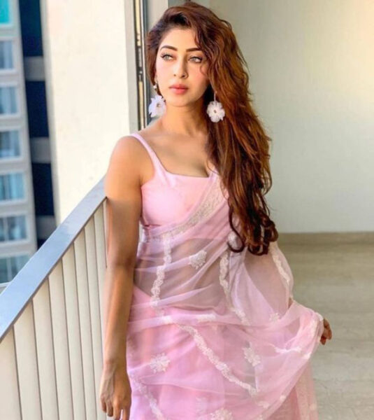 Hình ảnh gái Ấn Độ váy hồng