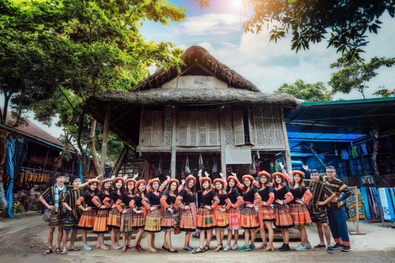 Hình ảnh kỷ yếu đẹp phong cách dân tộc