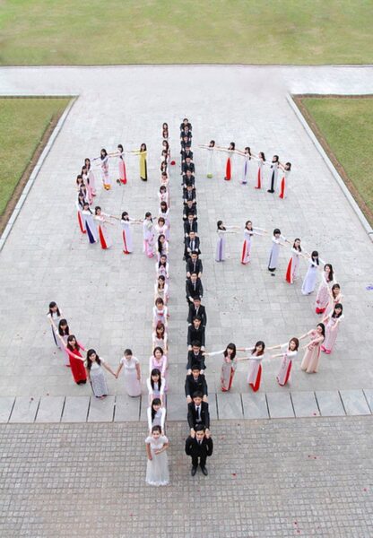 Hình ảnh kỷ yếu xếp hình đô la đẹp