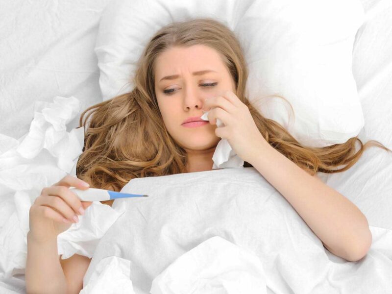 Mệt mỏi và sốt nhẹ là dấu hiệu của bệnh gì? - Nhà thuốc FPT Long Châu