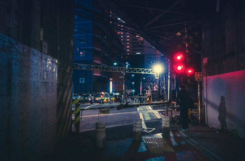 Hình ảnh phố đêm đứng đợi tàu đẹp nhất