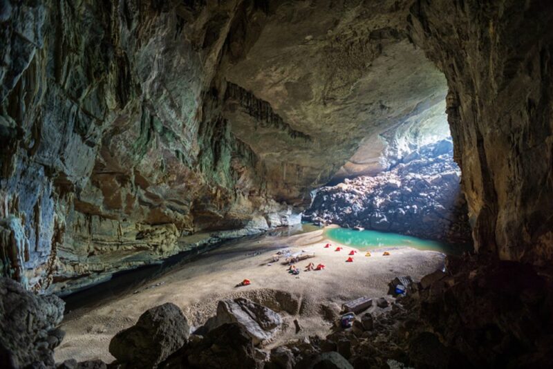 Hình Ảnh Phong Nha Kẻ Bàng khi mới vào hang